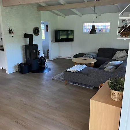 Lovely On A Plot, Only 500 Meters From The Water, Casa de Férias Glesborg